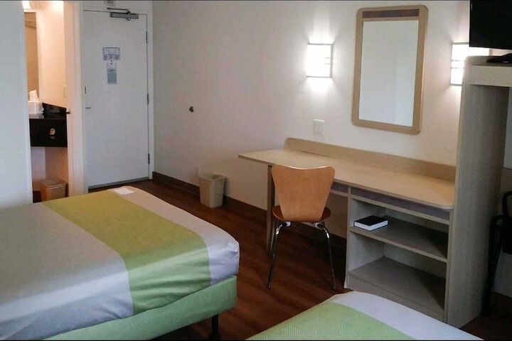 Room 28 of 39