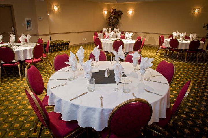 Ballroom/Hall 80 of 88