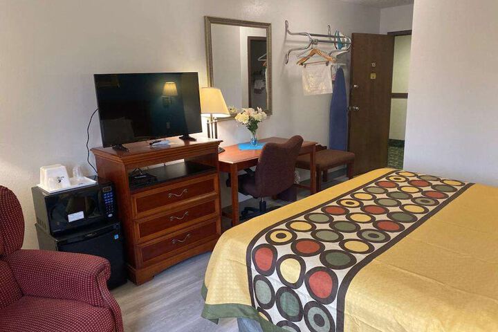 Room 21 of 32