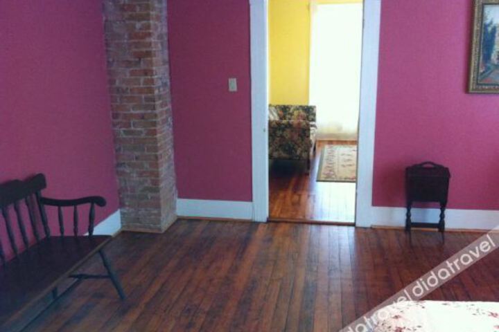 Brooks House Suites