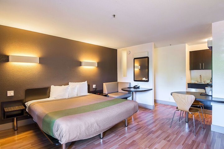 Room 17 of 39