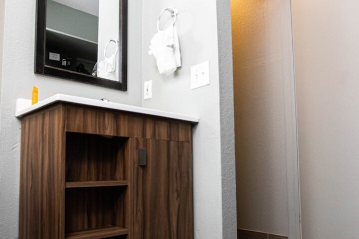 Room 35 of 63