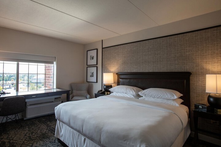 Room 8 of 33