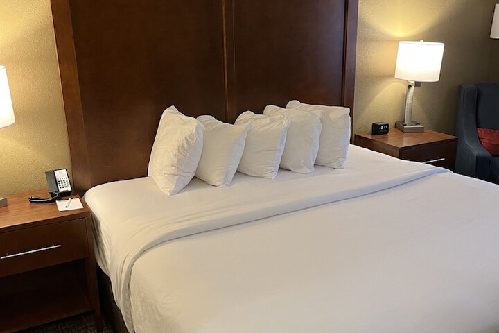 Wingate by Wyndham Pittsburgh / West Mifflin