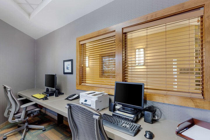 Business Center 44 of 44