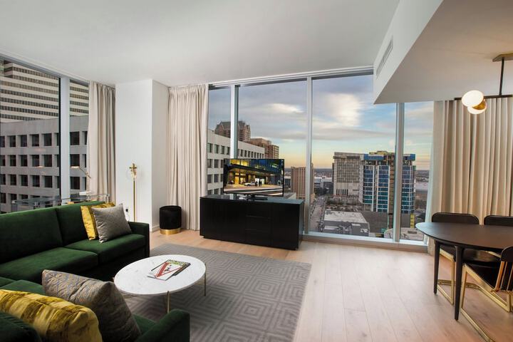 The Laura Hotel Houston Downtown, Autograph Collection