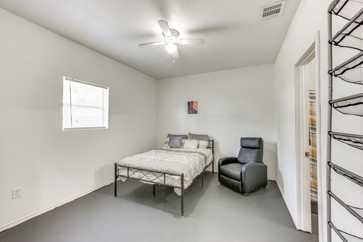 6 Mi to Nature Preserve: Apartment Near Lindale!