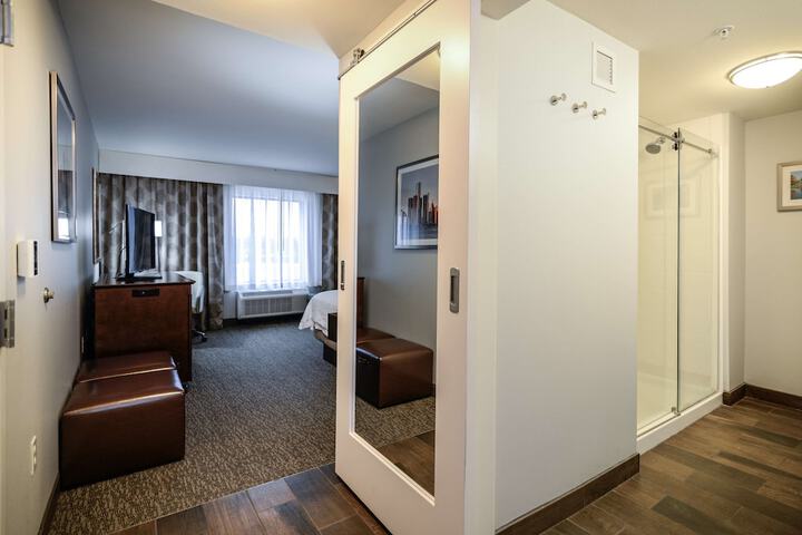 Room 27 of 78