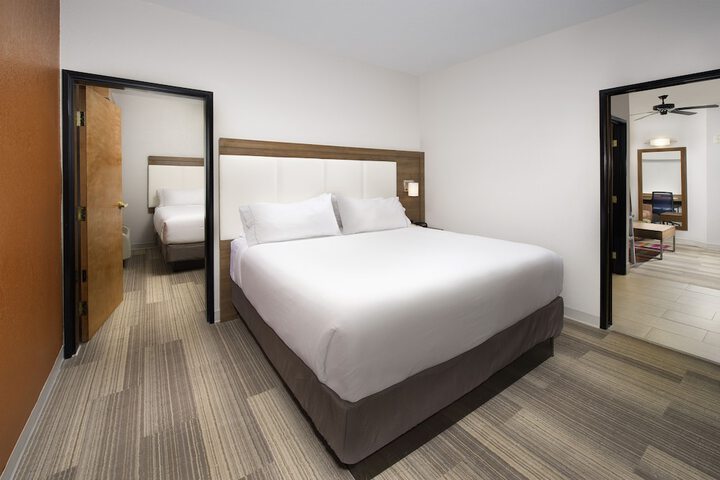 Room 12 of 21
