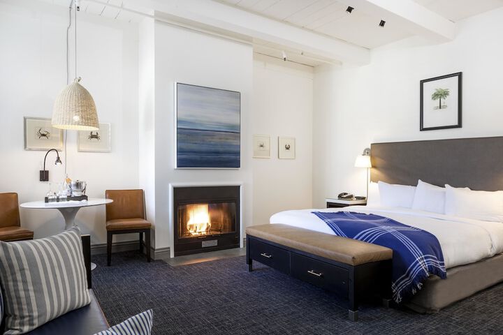 Waters Edge Hotel