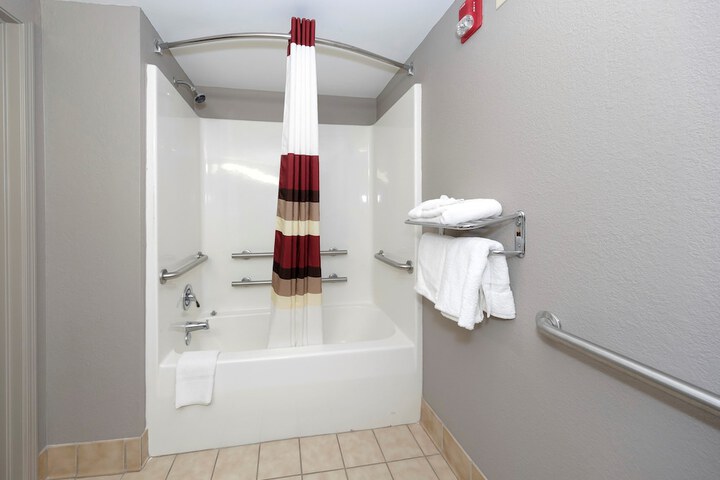 Room 25 of 40