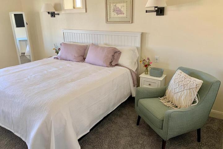 Annies Place Bed & Breakfast