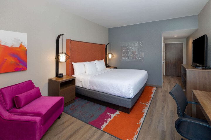 Room 18 of 30