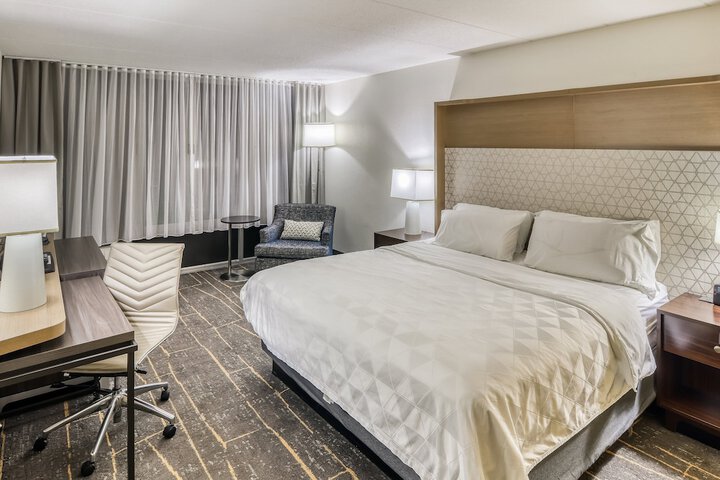 Room 32 of 84