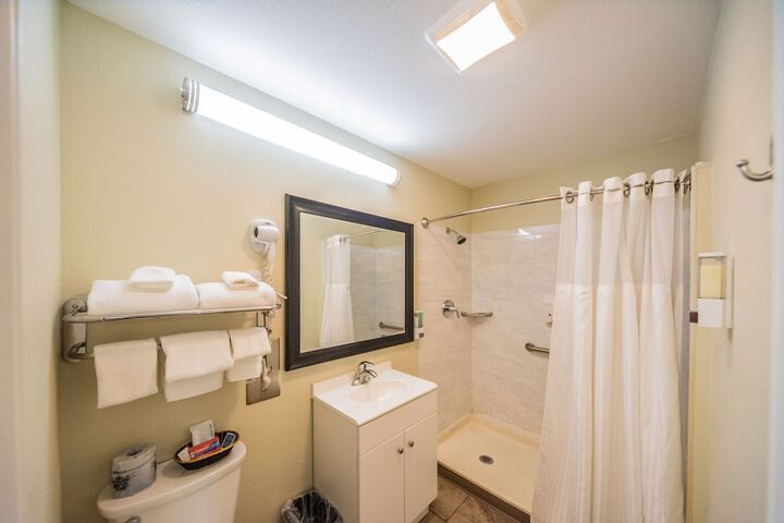 Relax Inn & Suites
