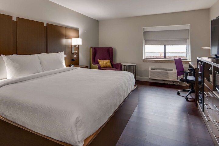 Room 6 of 23