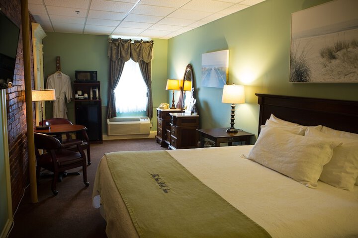Room 11 of 24