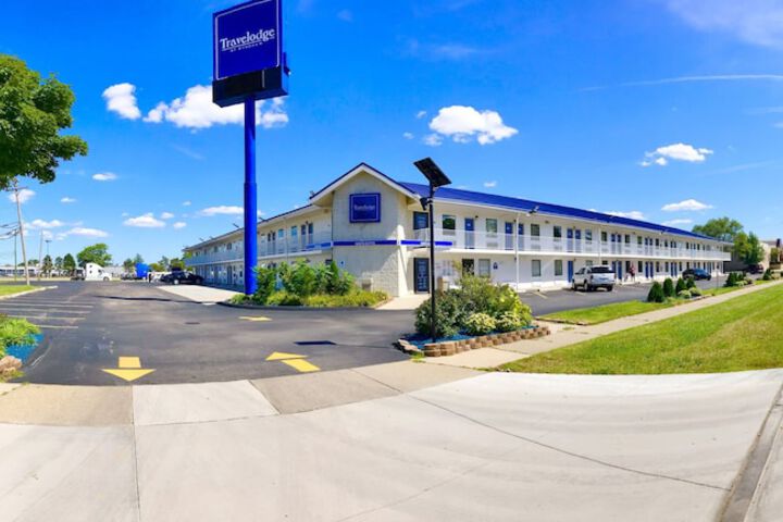 Travelodge by Wyndham Madison Heights MI