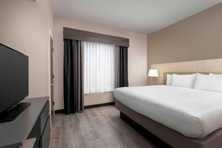 Room 21 of 32