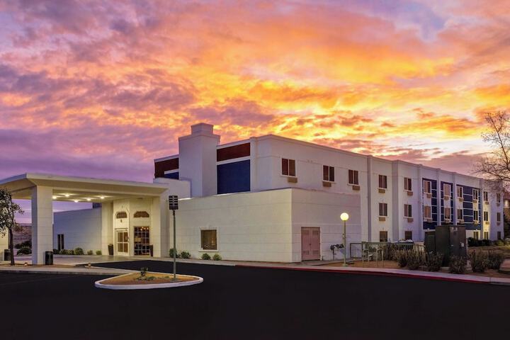 Hotel 5 of 40