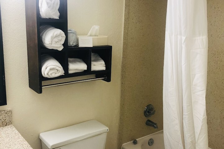 Room 15 of 46