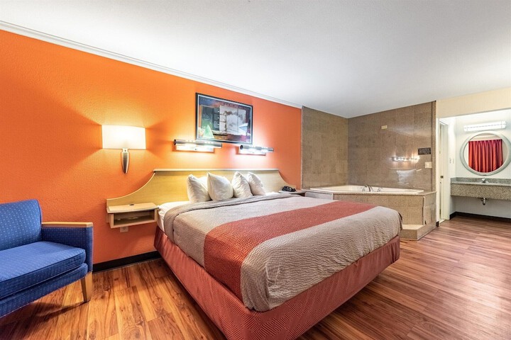 Motel 6 Gatlinburg TN - Smoky Mountains