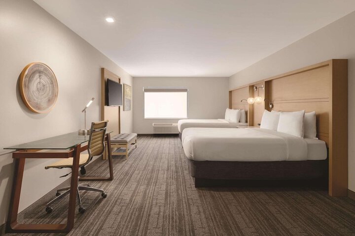 Room 25 of 48