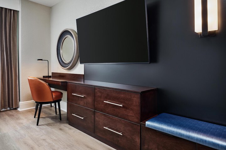 Hotel Alex Johnson Rapid City Curio Collection by Hilton