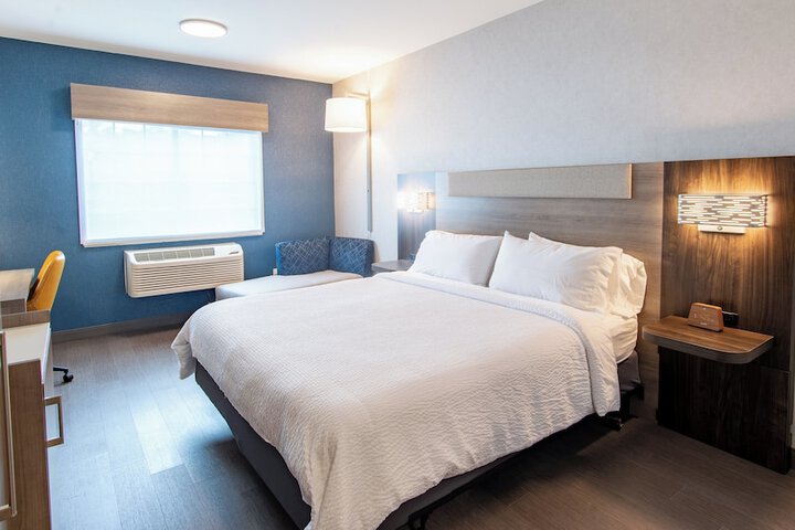 Room 42 of 61