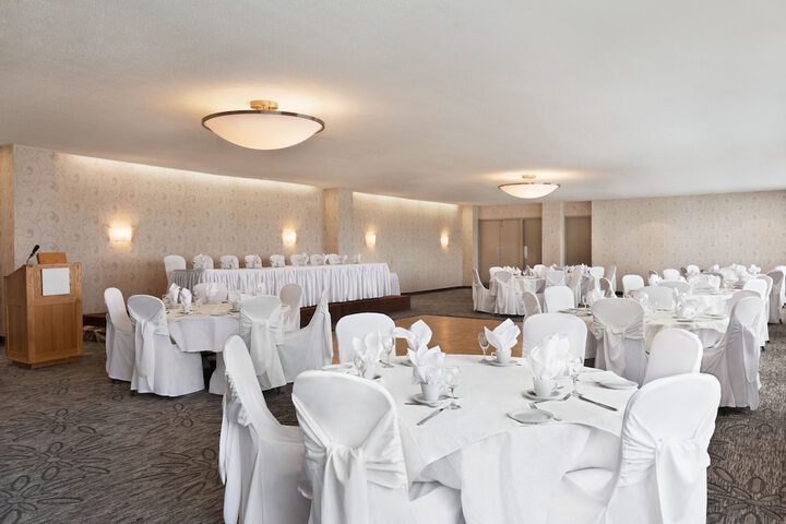 Ramada by Wyndham Belleville Harbourview Conference Centre