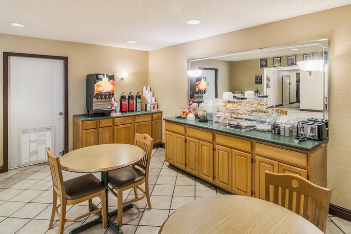 Red Roof Inn & Suites Pensacola East - Milton