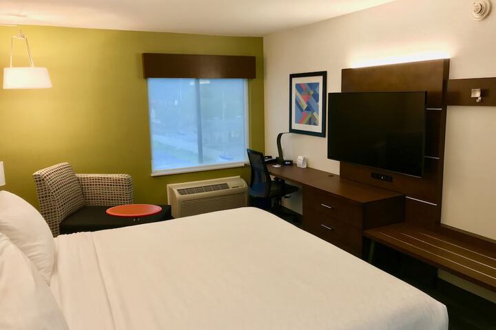 Room 52 of 77