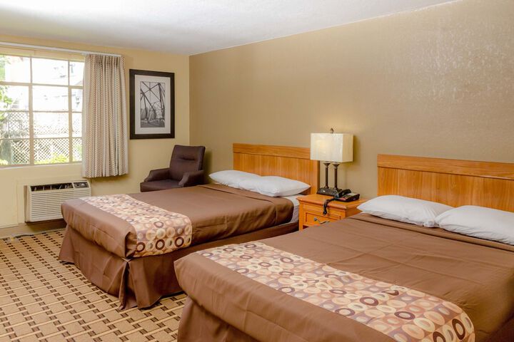 Room 21 of 34