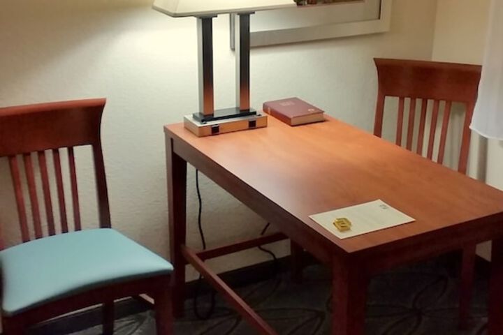Room 28 of 43