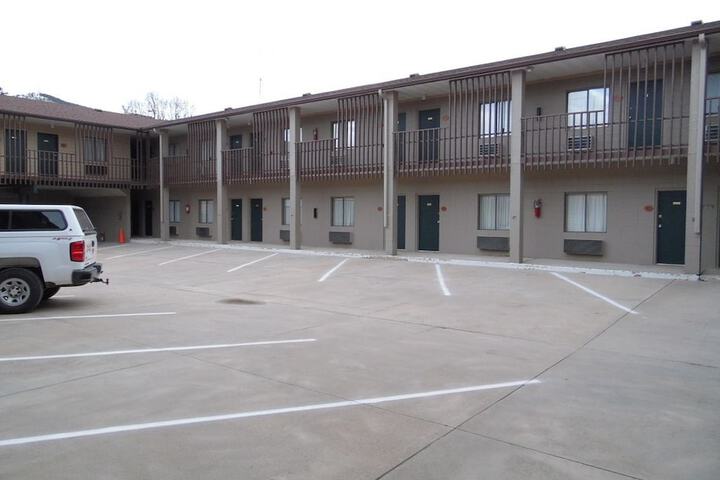 Bear Lodge Motel