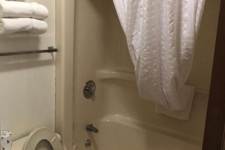 Kewanee Motor Lodge