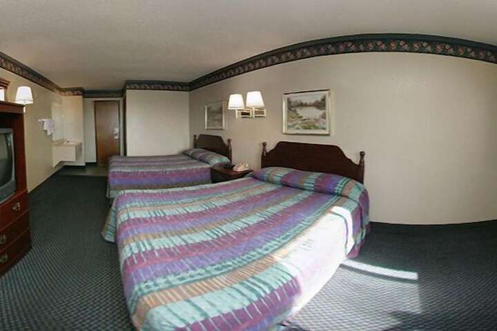 Room 8 of 11