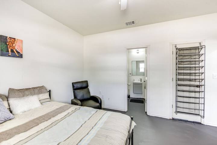 6 Mi to Nature Preserve: Apartment Near Lindale!