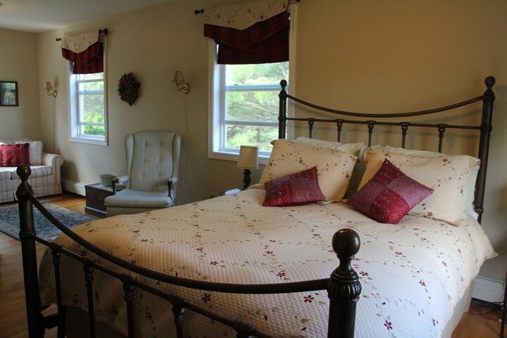 TULIPS AND THISTLE BED & BREAKFAST