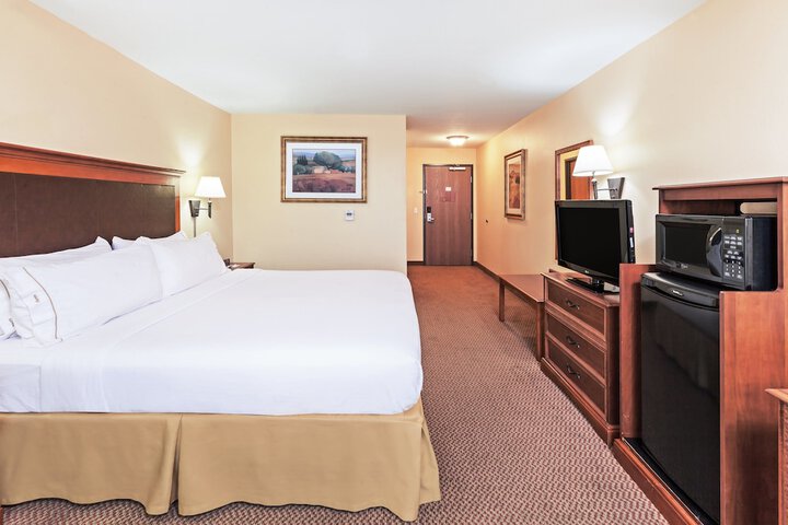 Room 11 of 38