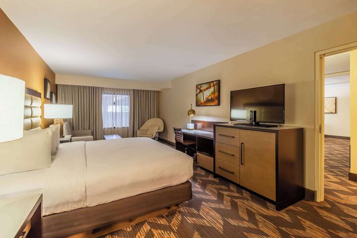Room 13 of 28