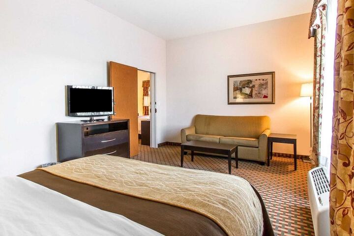 Room 32 of 68