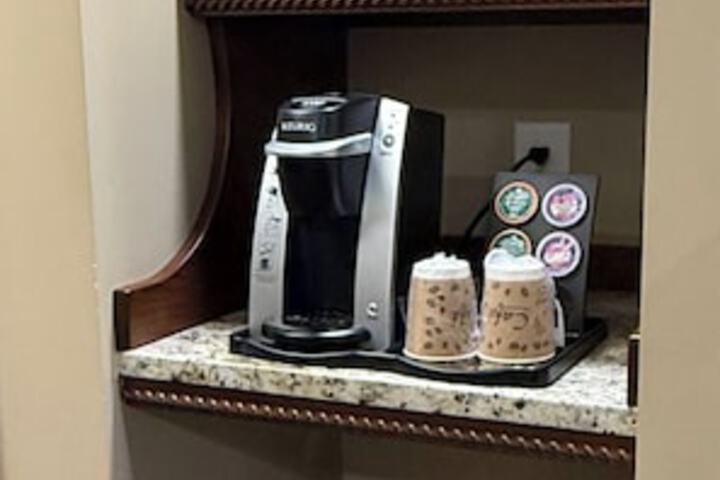 Giles Hotel Inn & Suites