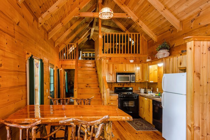 Highland Hills Motel and Cabins – a Master Hosts Resort