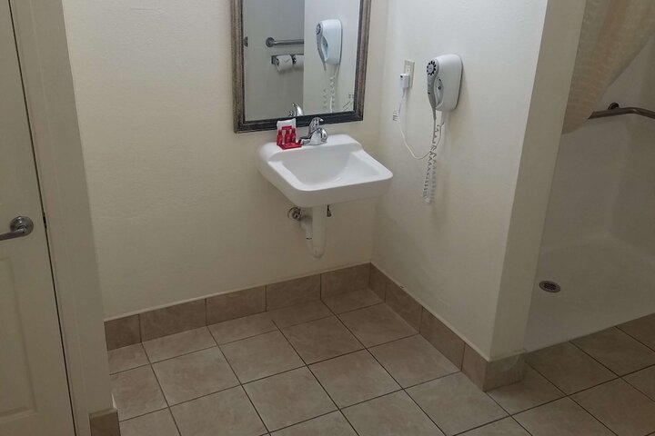 Room 15 of 39