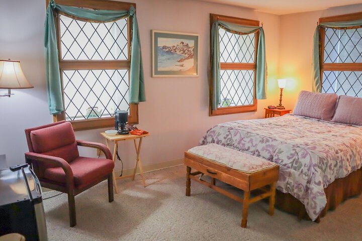 Room 11 of 16