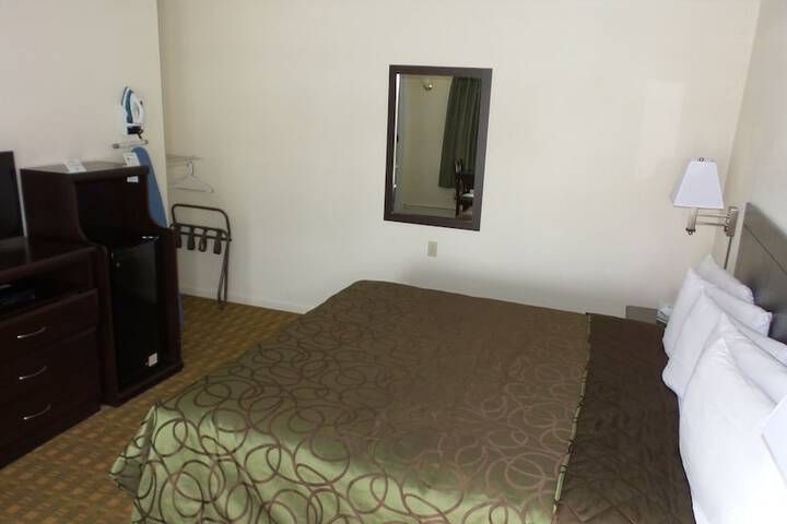 Room 32 of 46