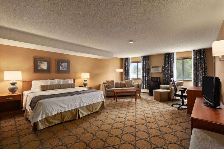 Room 6 of 13