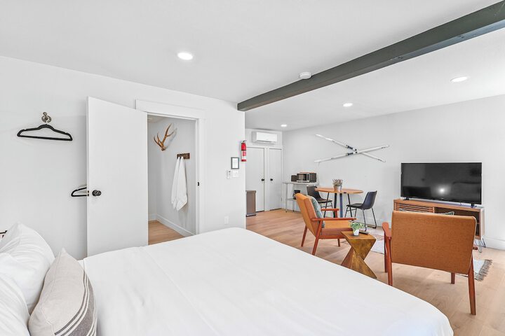 Basecamp Lodge