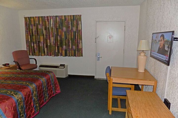 Room 9 of 26